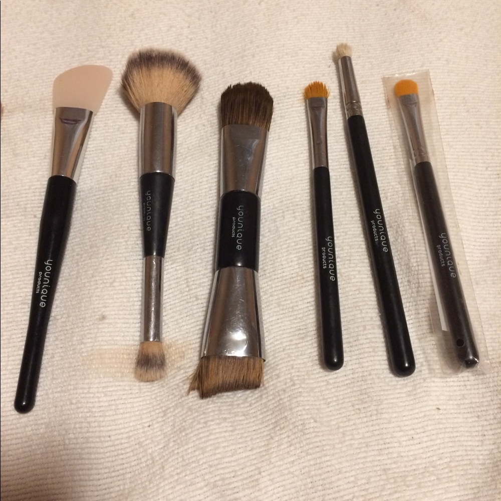 Lot of Younique Brushes